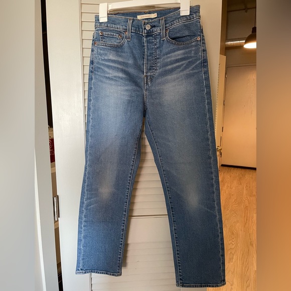 Levi's Denim - Levi’s Wedgie straight jean. Size 28